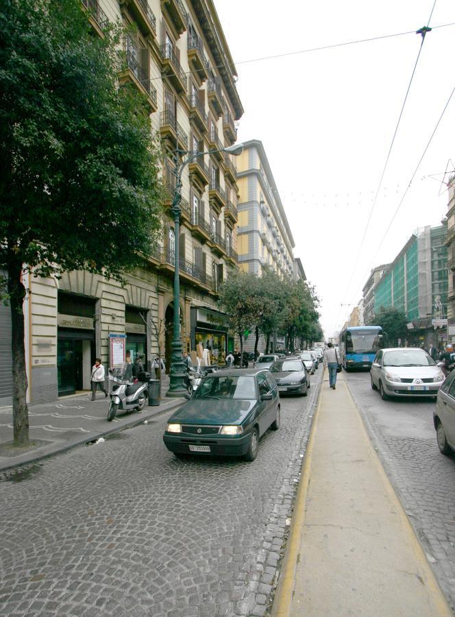 Al Centro E Meglio B&B Neapel Exterior foto